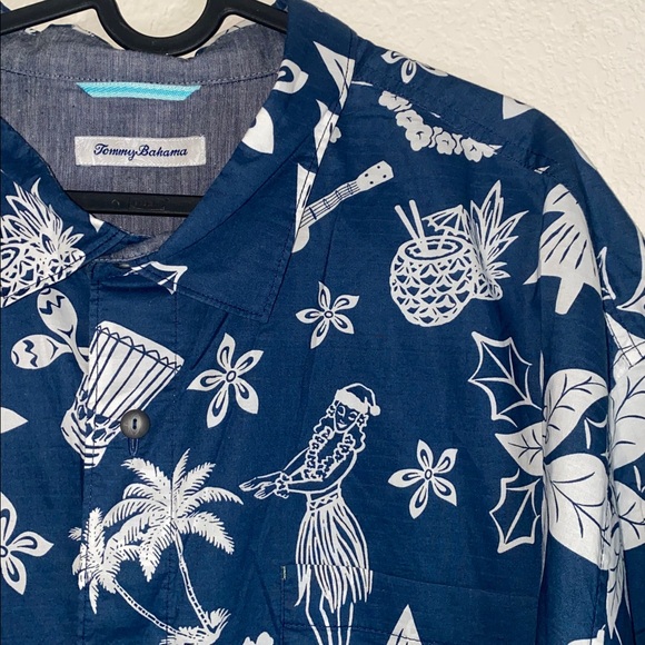 🪿Blue Tommy Bahama "Mele Kalikimaka" Hawaiian Christmas shirt! - Picture 2 of 10